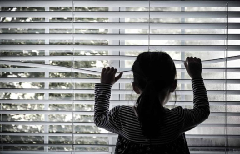 Violenza sui minori: palpeggia la nipote durante un ‘Piagiama Party’, 50 enne finisce in manette