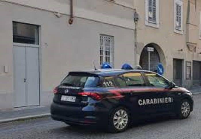 Rissa con coltello in via Legnano ad Abbiategrasso: due feriti