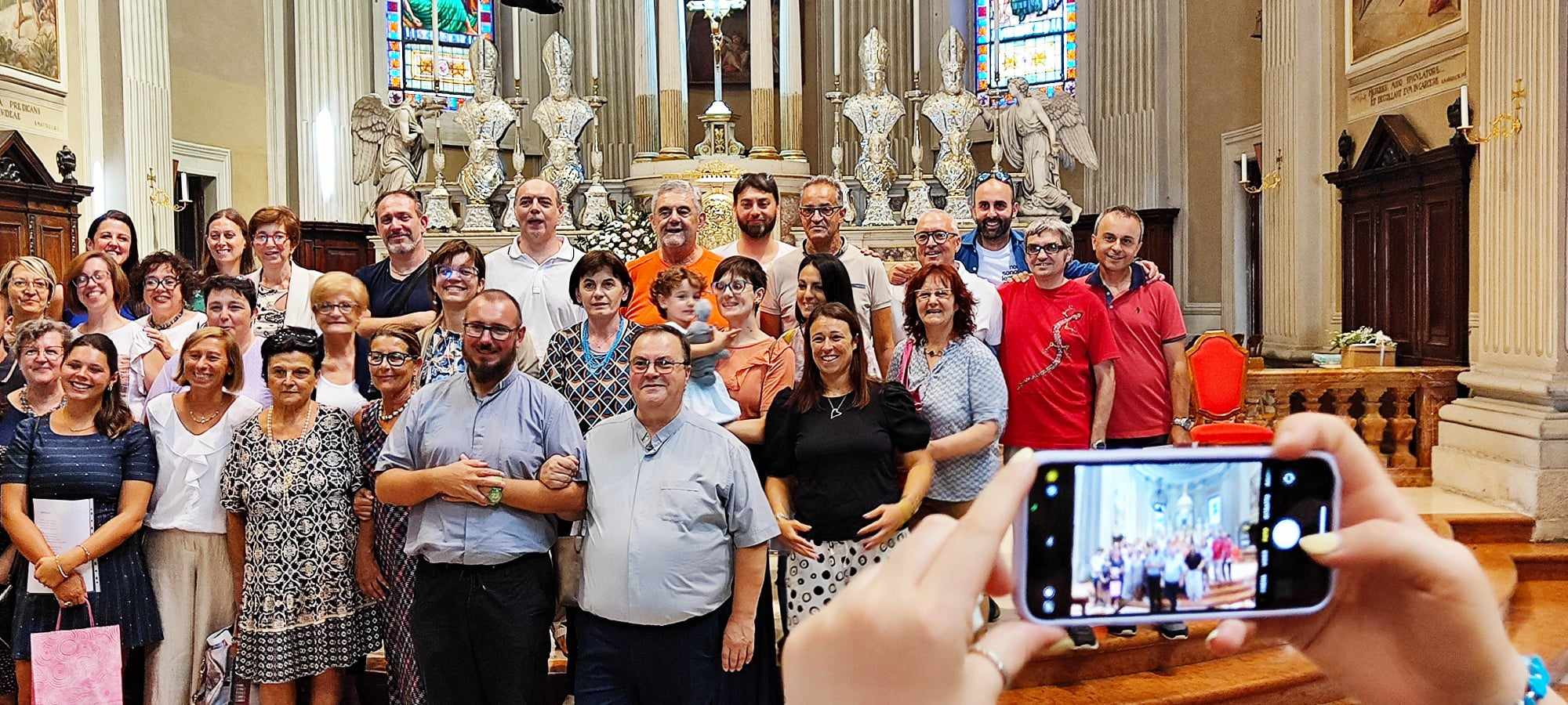 Robecco saluta don Emanuele Salvioni: gli succede don Simone Garavaglia da Cuggiono