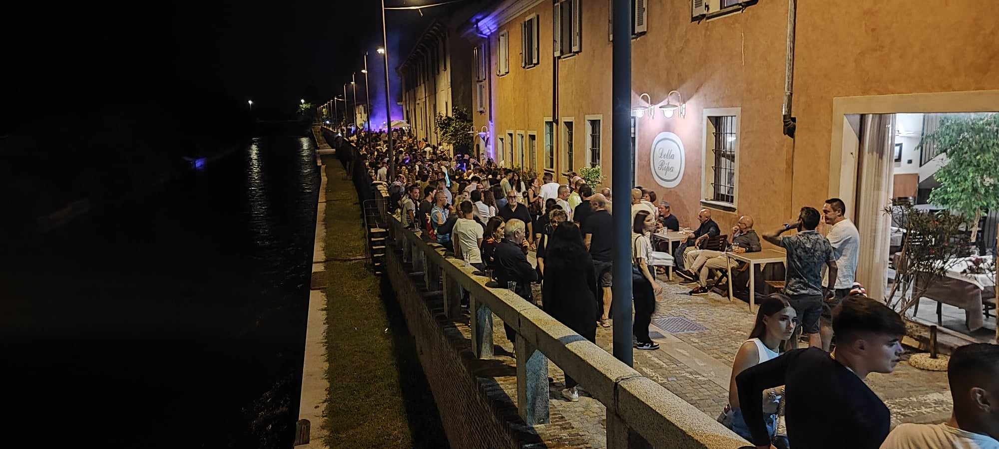 Robecco, Notte Bianca con movida: oggi il saluto a don Emanuele e (alle 16) cuccagna sul Naviglio