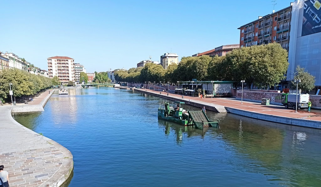La Leonardo 2015 del Villoresi in azione alla Darsena a Milano