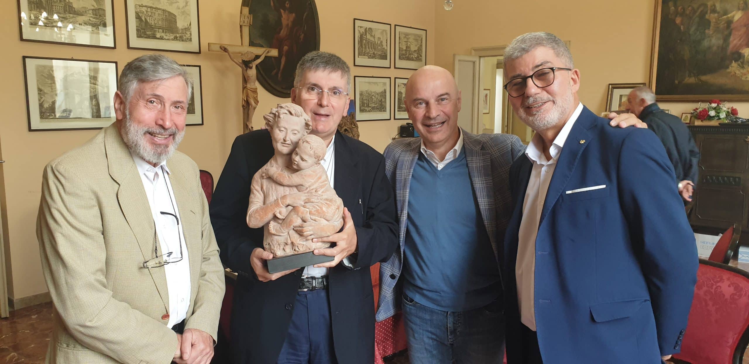 La stupenda scultura di Santa Gianna del maestro Mario Pachioli donata alla Parrocchia di Magenta