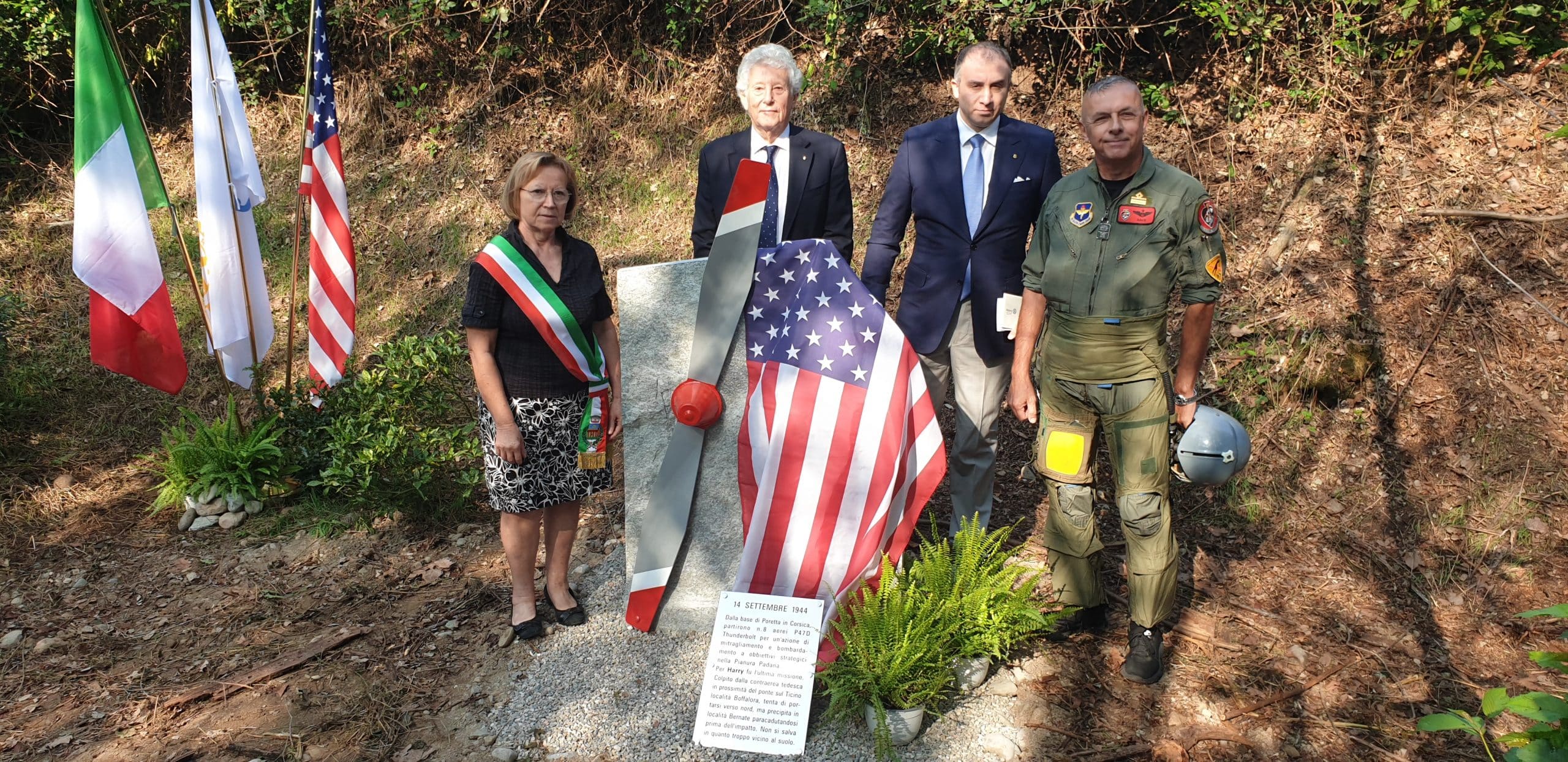 Scoperto il monumento a Harry Partridge a Bernate dal Rotary Magenta con il pilota di caccia Carlo Garavaglia