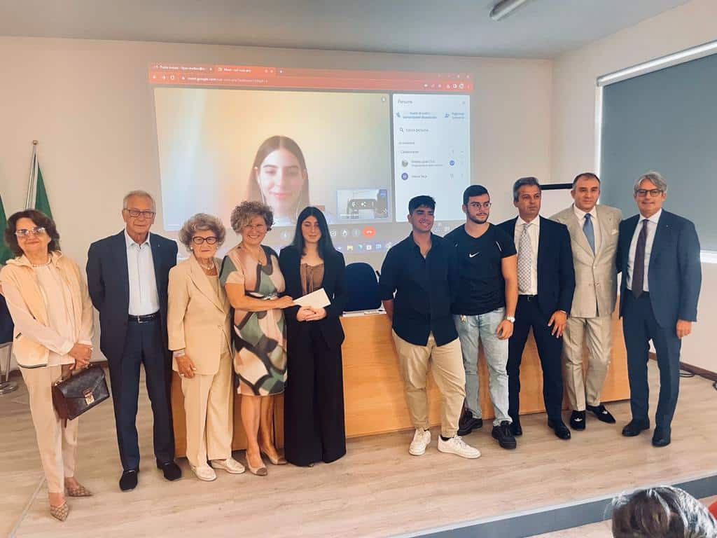 Rotary Magenta all’Istituto Einaudi: premiato l’impegno di quattro studenti nel ricordo di Giuseppe Parazzini