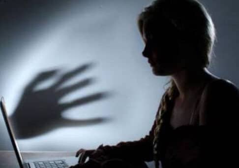 Varese, abusi su 11enne adescata sulle chat: condanna a 5 anni