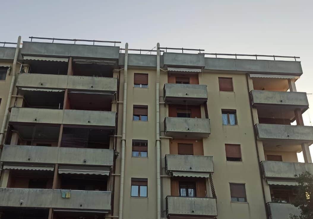 Case Aler di viale dello Stadio a Magenta, partiti i lavori per la rimozione dell’amianto