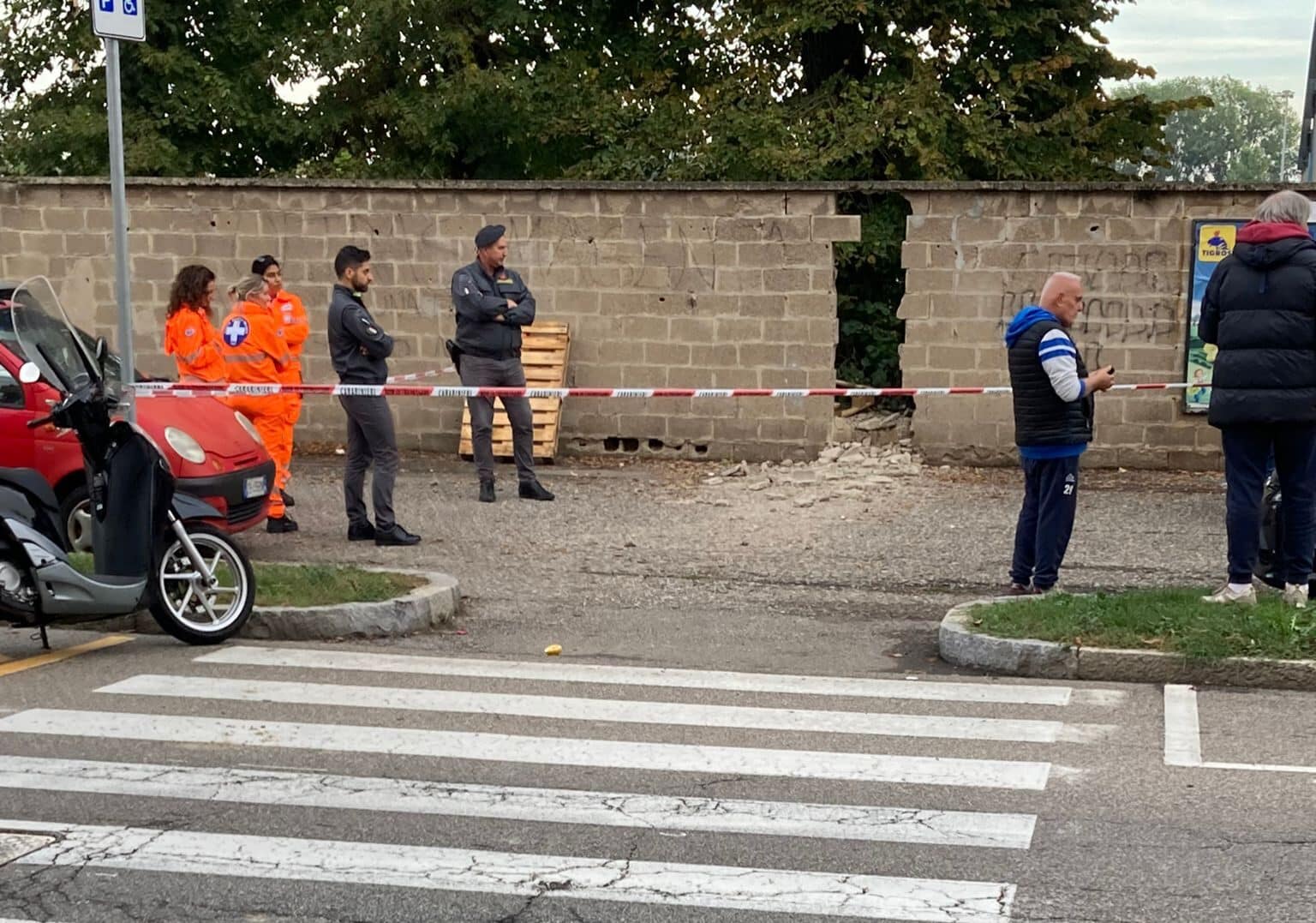 Magenta Pavia, nell’intervallo ignoti sfondano il muro dello stadio. Indagano i Carabinieri