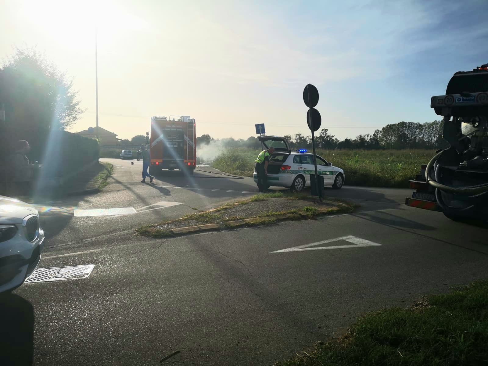 Incendio a Carpenzago, prima ad intervenire la Polizia locale di Magenta