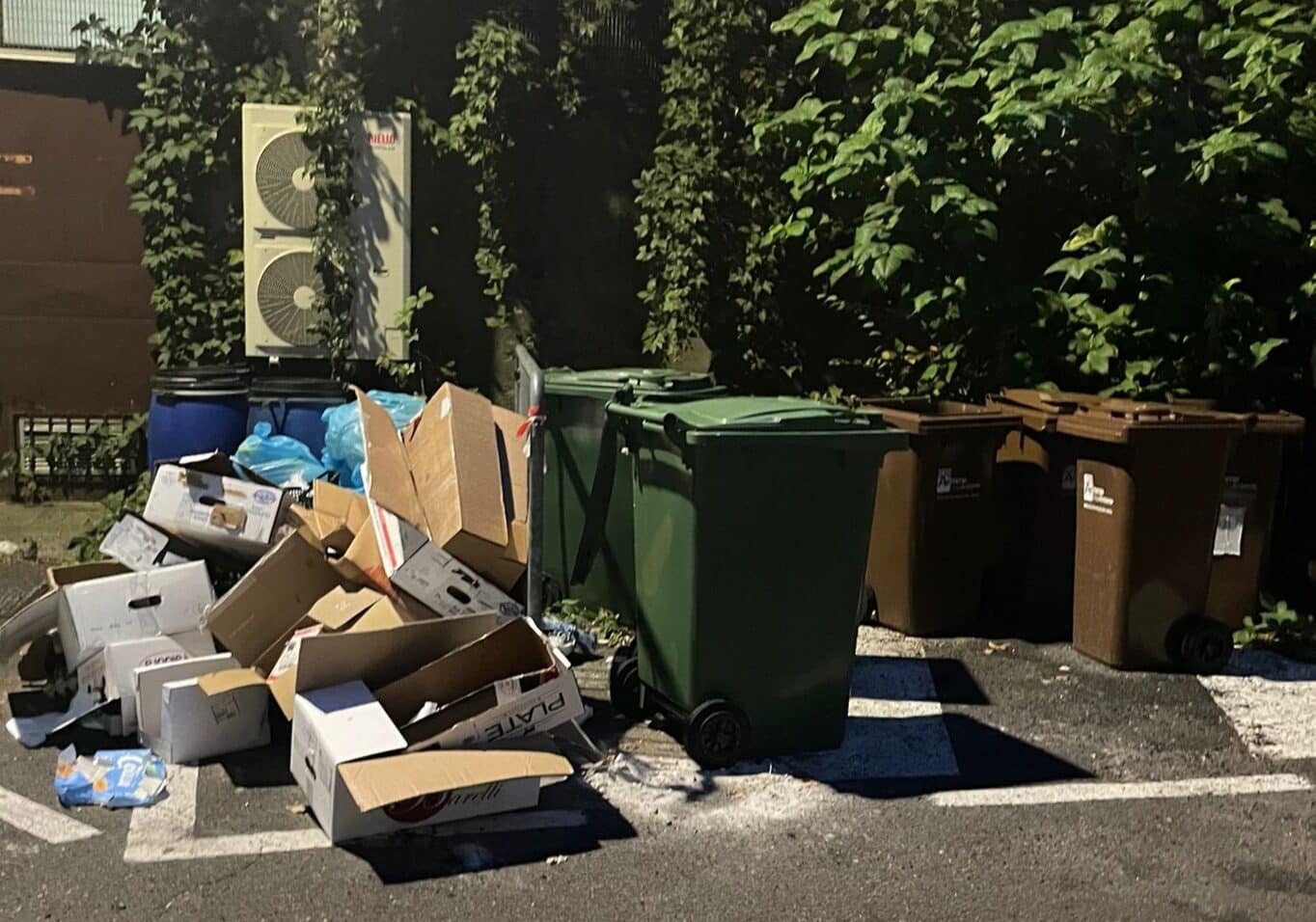 Raccolta differenziata, linea dura della Polizia locale di Magenta: ‘Sanzione garantita per chi lascia i rifiuti prima delle 19.30’