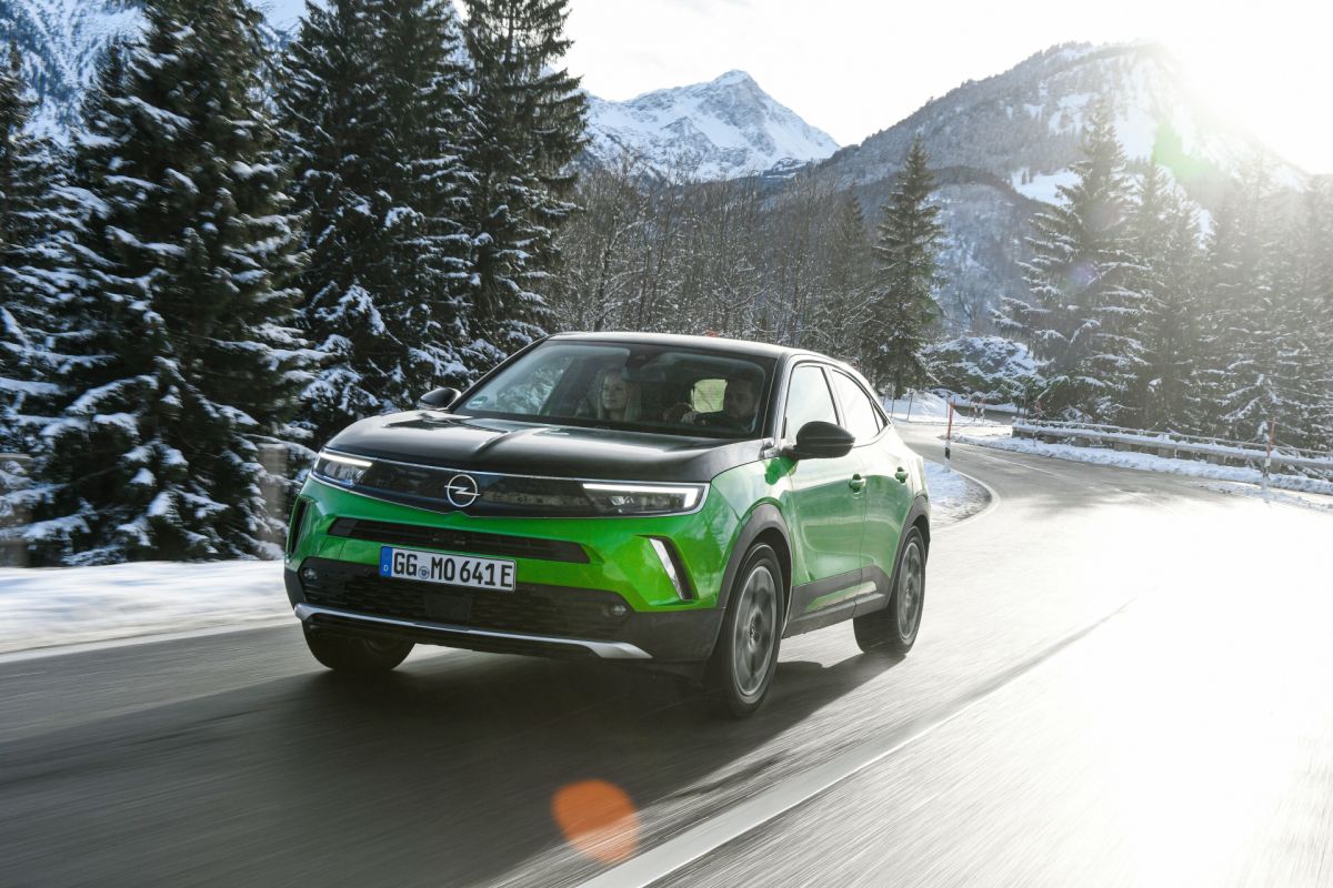 Guida confortevole anche sulla neve con Opel Mokka Electric