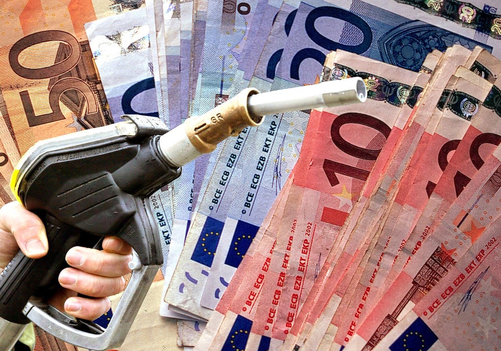 Cala il prezzo della benzina (per fortuna), ma anche il brent