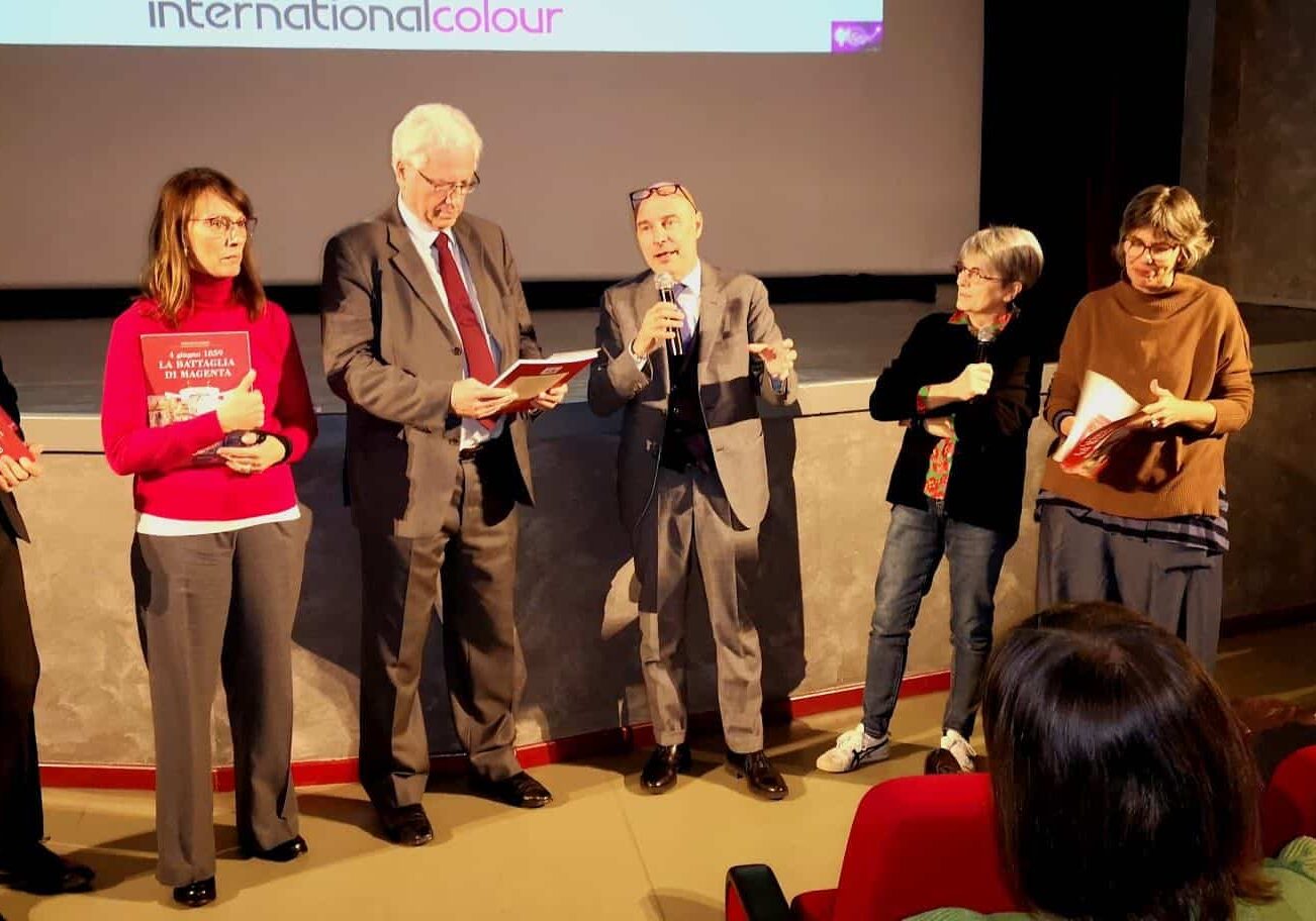 Magenta: “Un colore nel mondo e in tanti mondi”. Di Franca Galeazzi