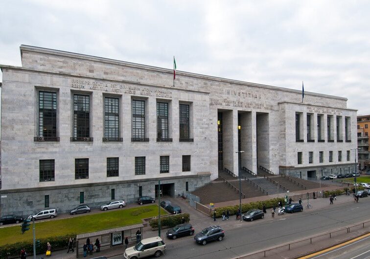 Milano: si fingeva una esperta civilista e truffava studi legali, arrestata 56 enne