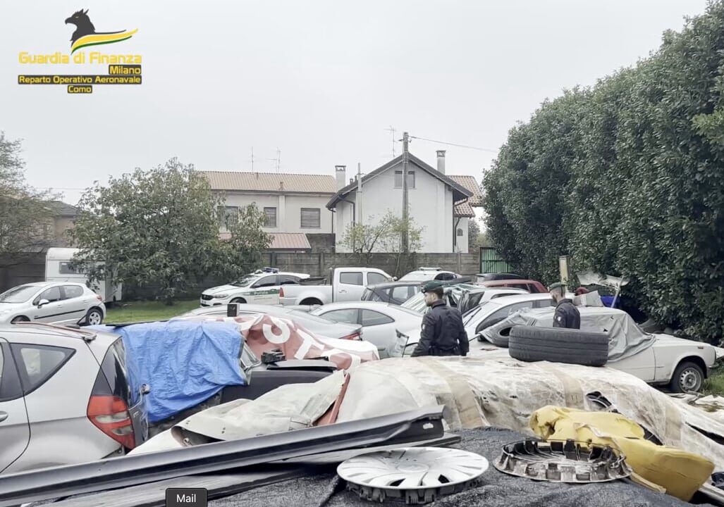 Discarica abusiva (di rottami auto) scoperta a Canegrate