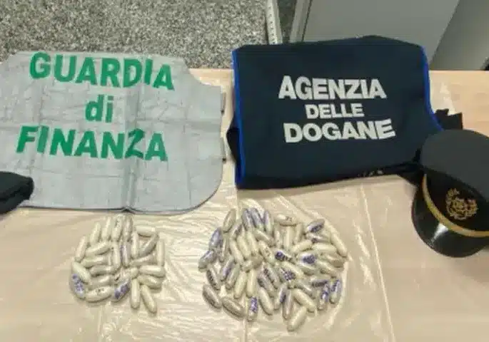 Pizzicato a Como con 800 grammi di cocaina in ovuli in dogana