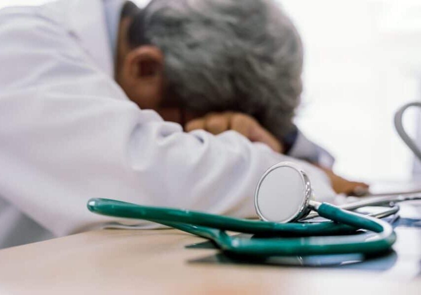 Busto Arsizio, medico ai domiciliari con l’accusa di violenza sessuale
