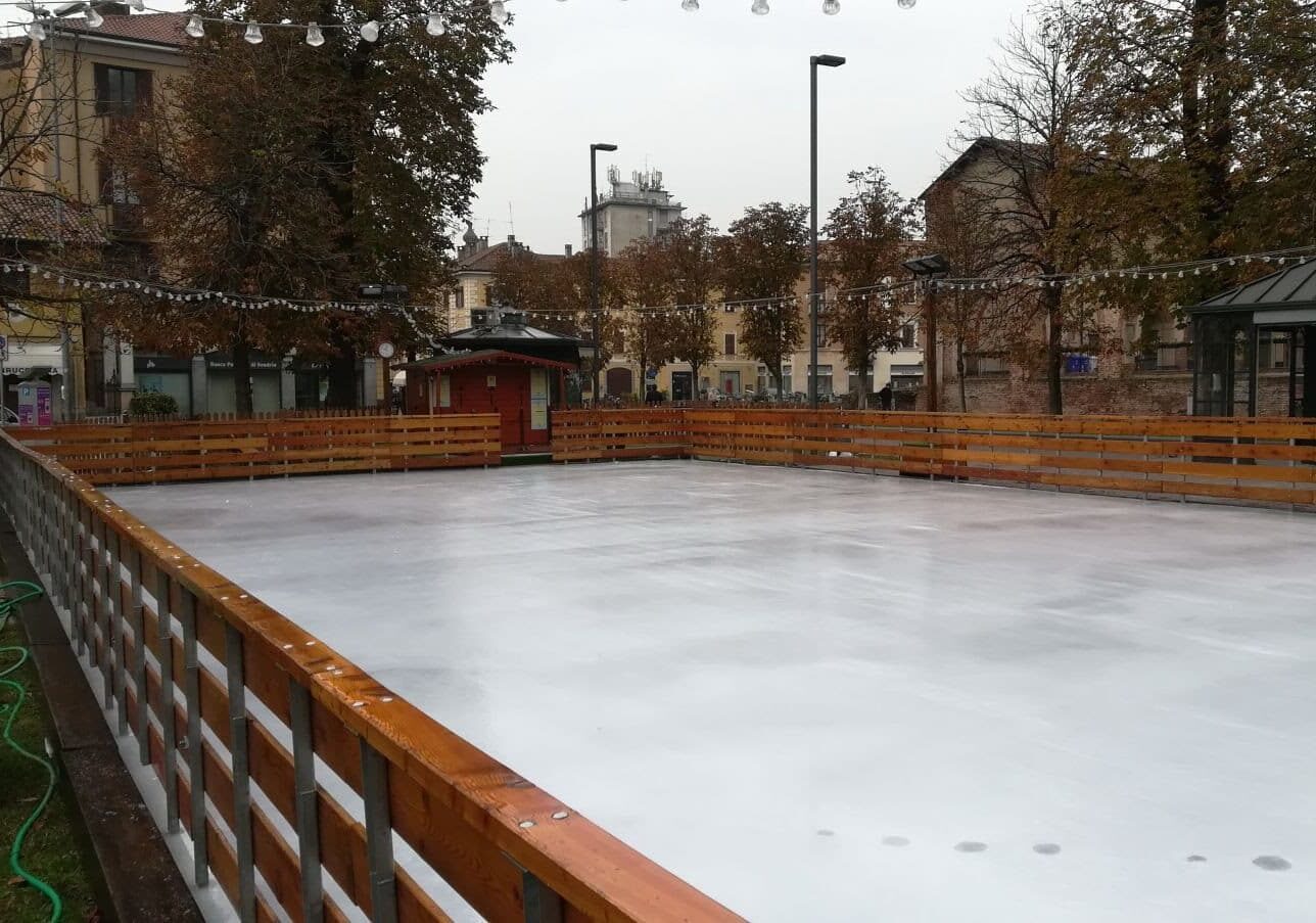 Ad Abbiategrasso arriva la pista ghiaccio per il Natale