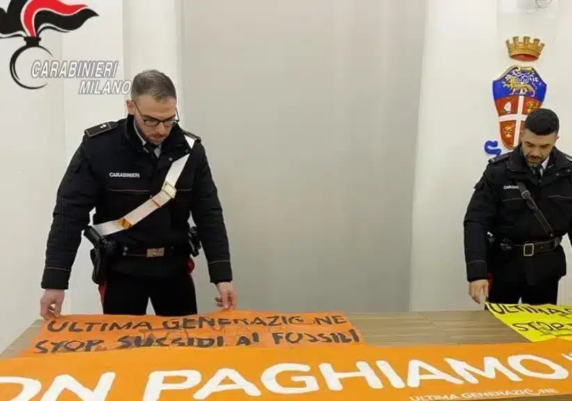 Attivisti di Ultima Generazione bloccano il traffico a Milano. Evidentemente non lavorano