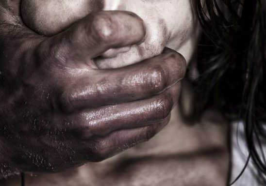 Novara: offrono droga e violentano delle 14enni, arrestati due algerini irregolari