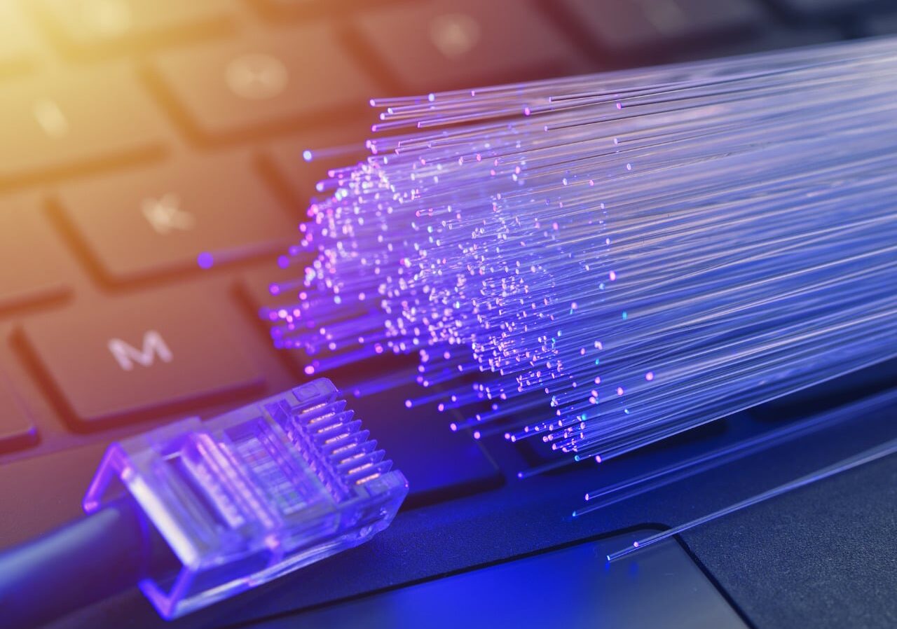 Internet, l’Agcom fissa i parametri minimi per la banda larga