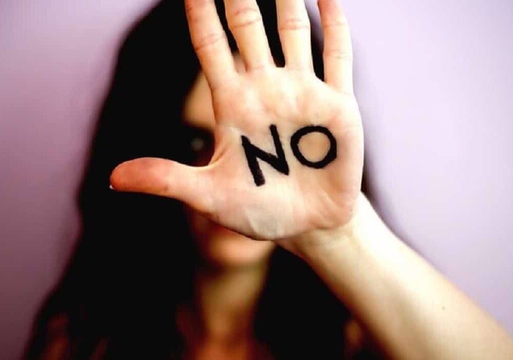 Picchia moglie e figlia 11enne: egiziano arrestato a Milano