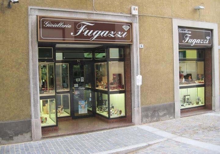 Magenta, ultima saracinesca abbassata per la Gioielleria Fugazzi: si conclude oggi una lunga storia