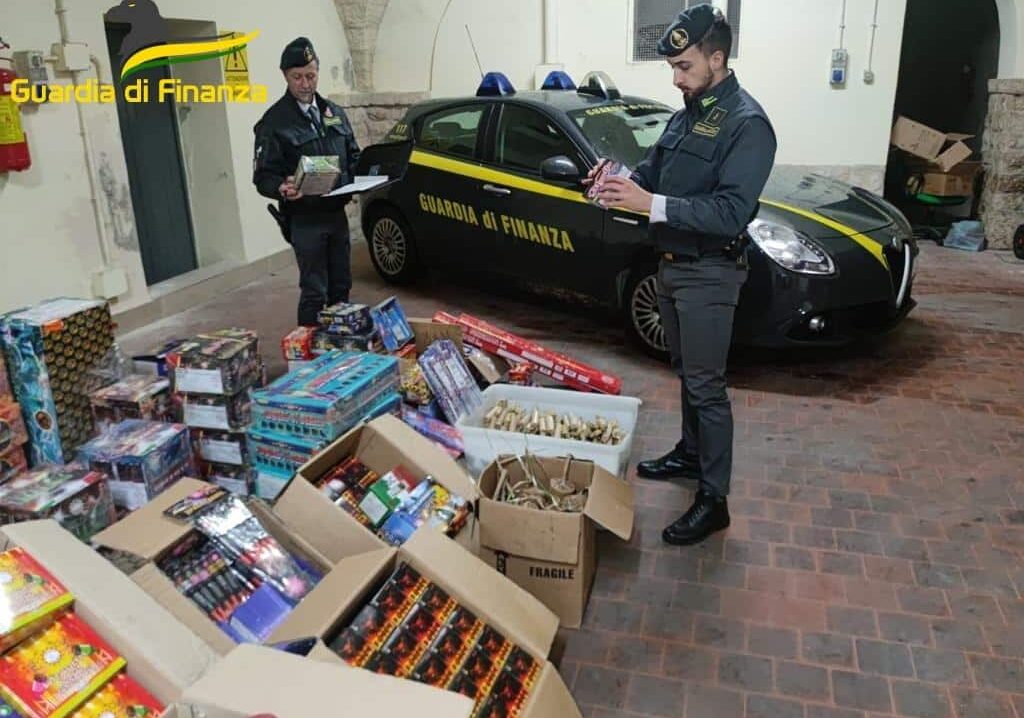 Puntuale come.. Capodanno: a Milano maxi sequestro di fuochi abusivi, 7 arresti