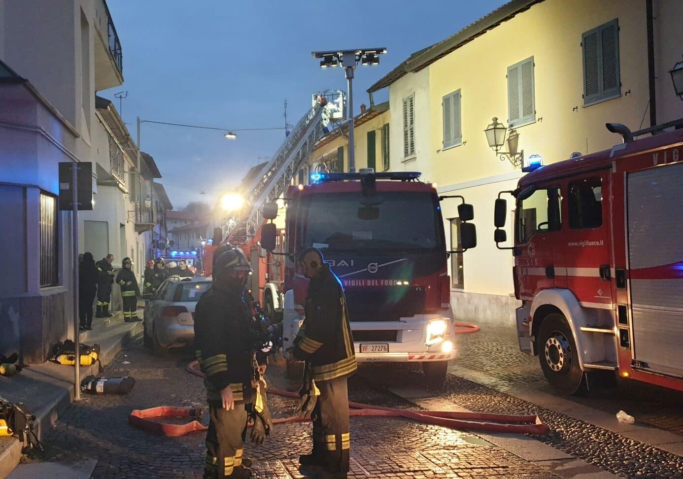 Incendio in via Brera a Corbetta: devastata la storica Gigi Ferramenta