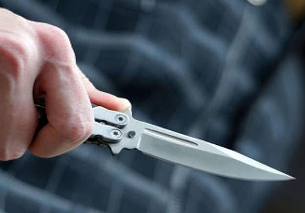 Lite fra senzatetto a Milano: 45enne accoltellata