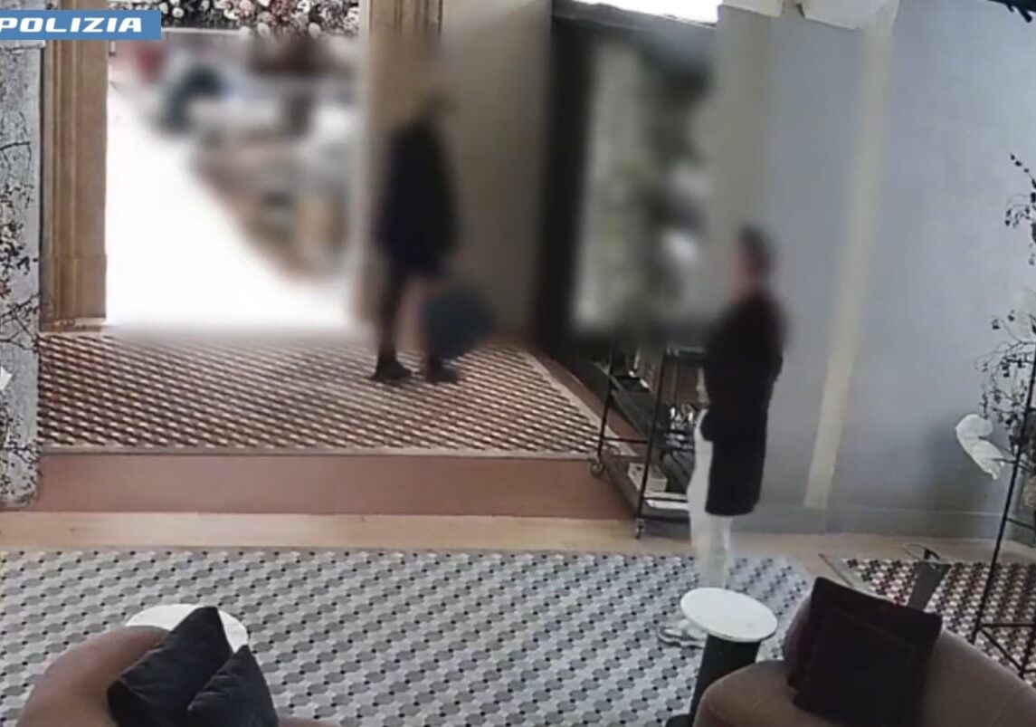 Furti per 450mila euro in centro: arrestati due serbi a Milano
