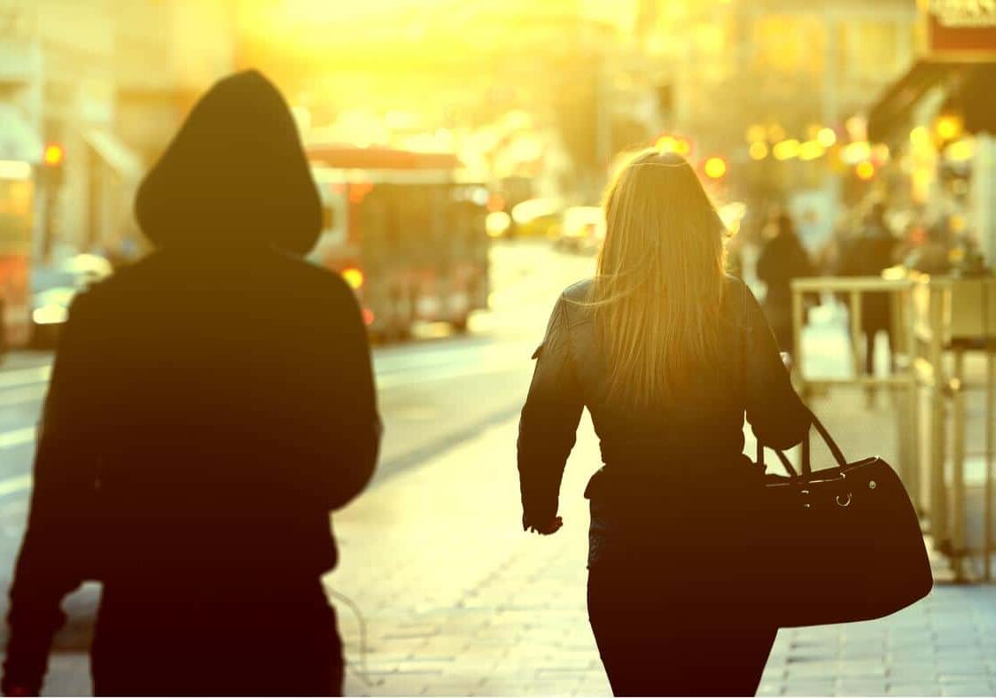 Milano, stalking a negoziante: denunciato uomo 58enne