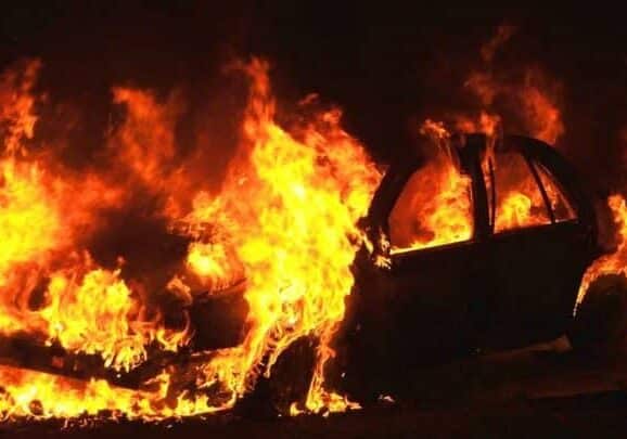 Incendio all’auto della ex: 37enne peruviano ai domiciliari a Gorgonzola