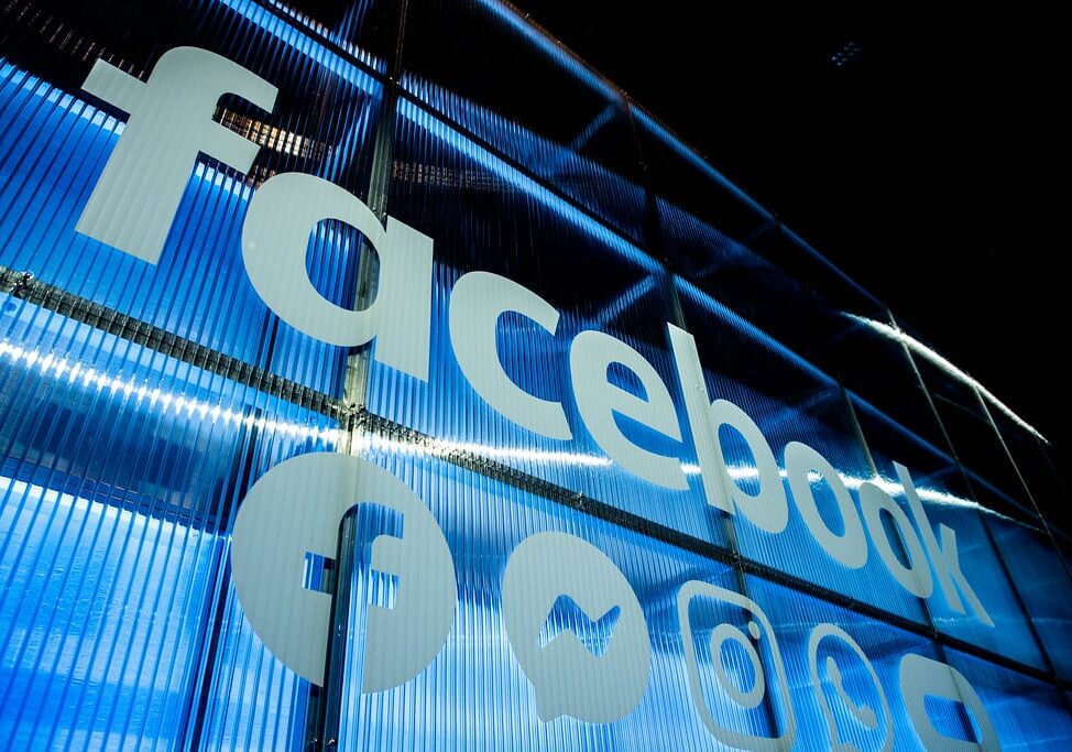Meta: misure più restrittive per adolescenti su Facebook e Instagram