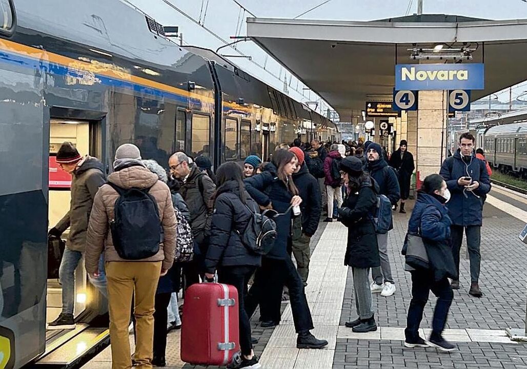 Un viaggio della speranza per andare a scuola: i disservizi del trasporto pubblico novarese