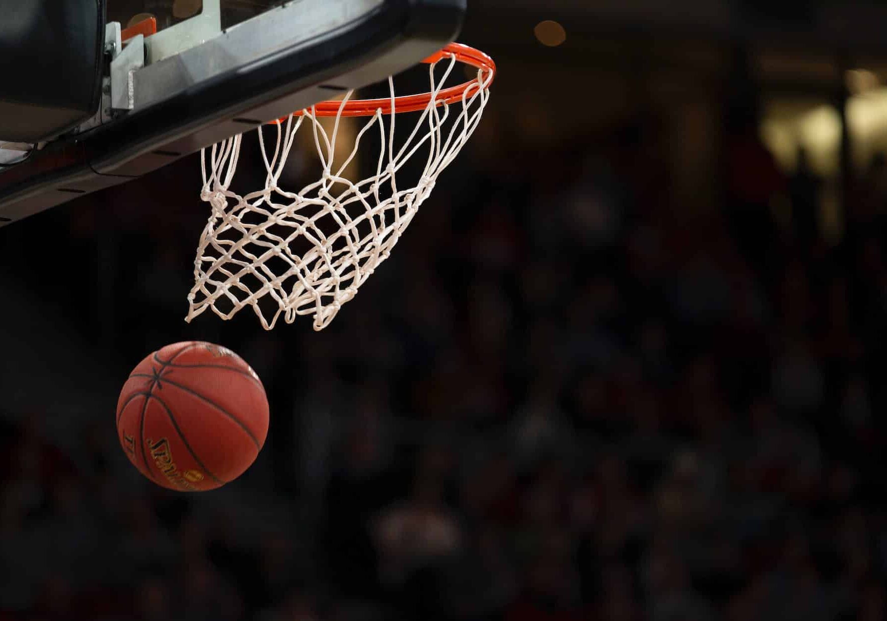 Sport e inclusività: “Pallacanestro Varese” sceglie il servizio di audiodescrizione di CMT per tifosi ciechi, ipovedenti e pluridisabili visivi