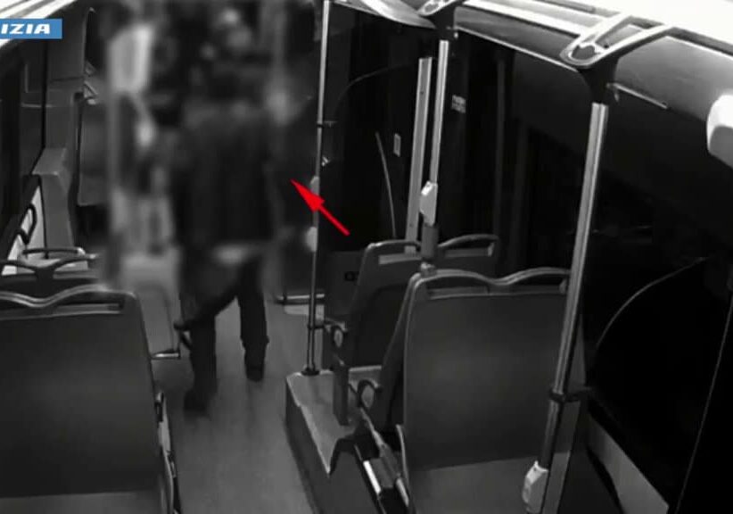Milano: accoltella ex compagna sul bus, fermato 54enne per tentato omicidio