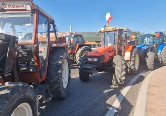 Proteste degli agricoltori nel territorio: oltre 200 trattori arrivati anche a Novara