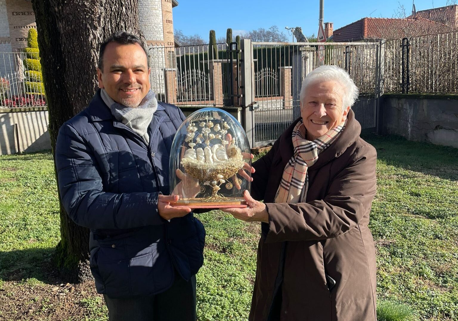 Bernate Ticino, la preziosa statua di Maria Bambina donata dalla signora Ines alla chiesa Madonna Addolorata di Lima