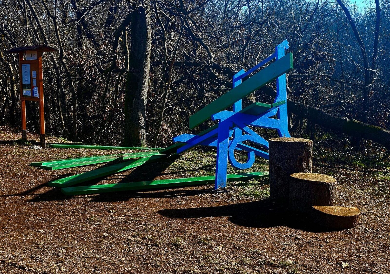 Big Bench a Bernate Ticino di nuovo vandalizzata, condanna unanime del gesto sui social