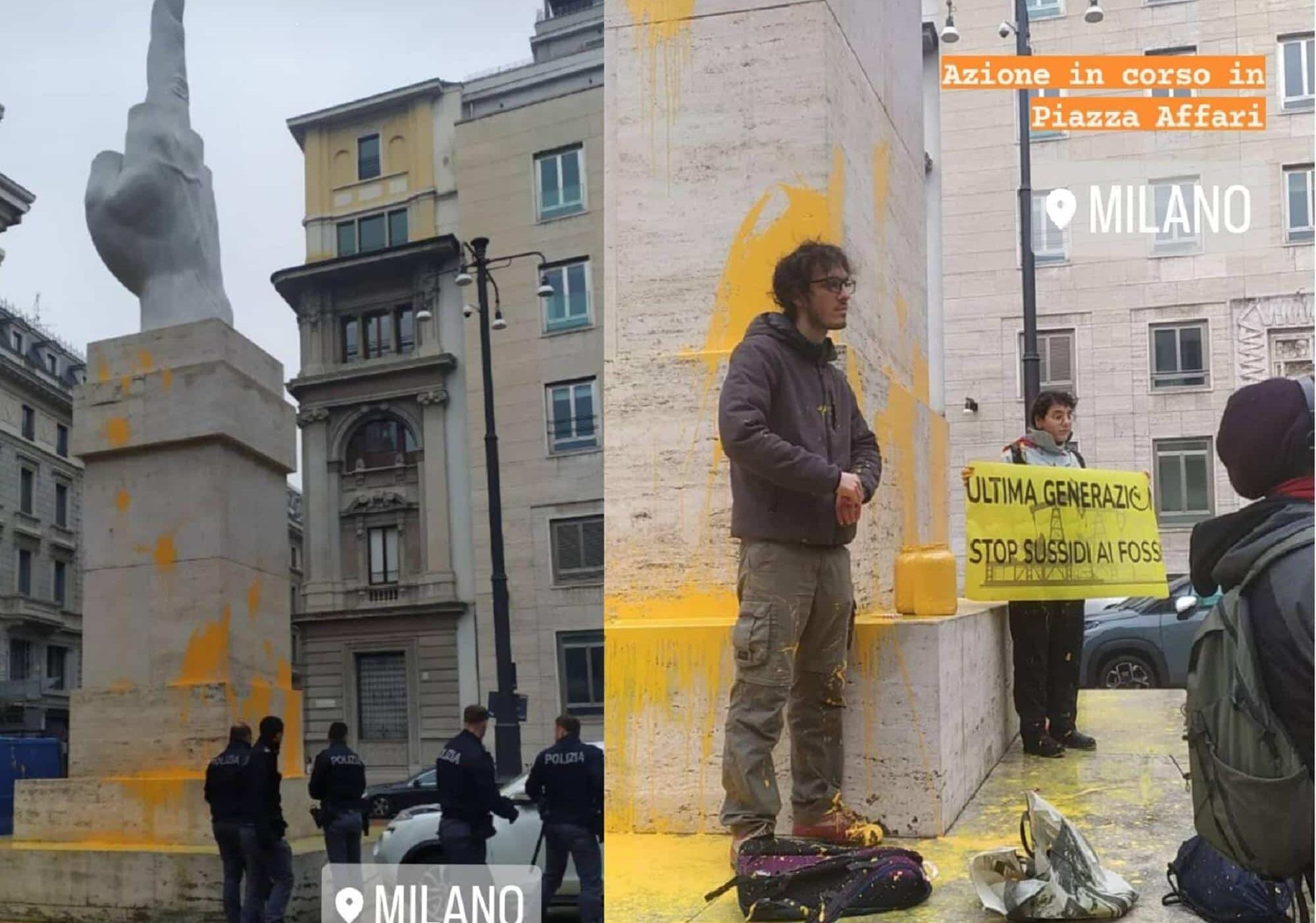 A processo i tre di Ultima Generazione che hanno imbrattato l’opera di Cattelan