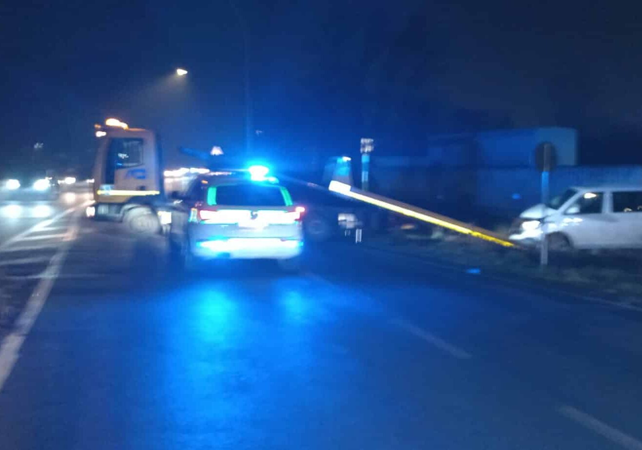 Ultimate in serata le operazioni di recupero dell’autocarro coinvolto nell’incidente tra Robecco e Magenta