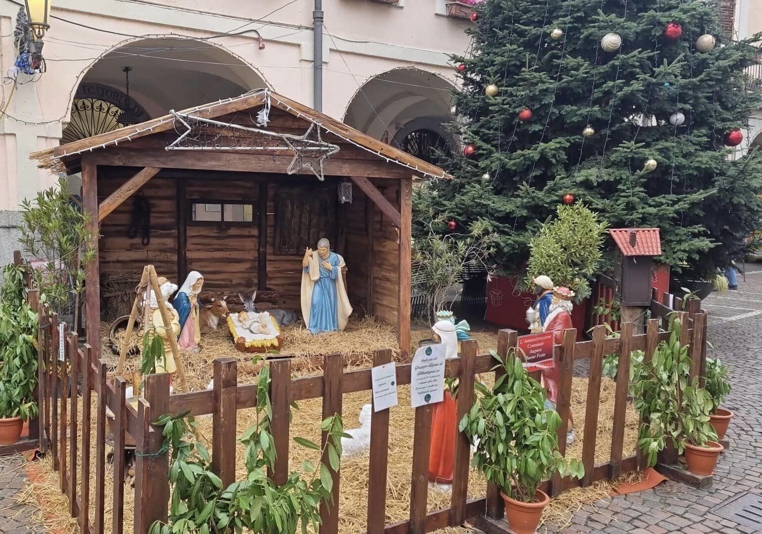 Abbiategrasso, gli Alpini- grandi come sempre- ripristinano il presepe vandalizzato e sporgono denuncia