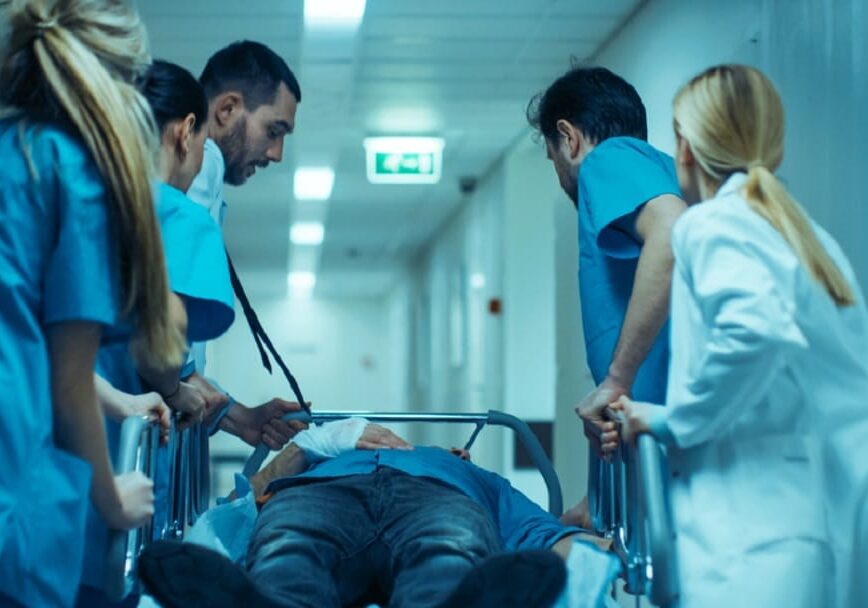Bertolaso: basta ‘gettonisti’ in Lombardia, 851 medici rispondono al bando per i Pronto Soccorso