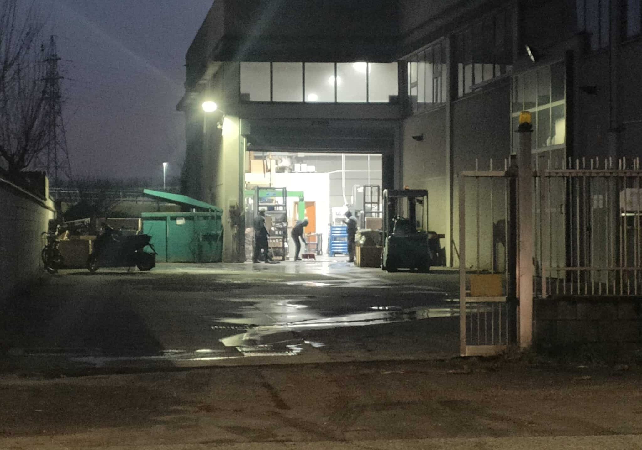 Subito risolto il principio di incendio in un capannone di Mesero, nessun intossicato