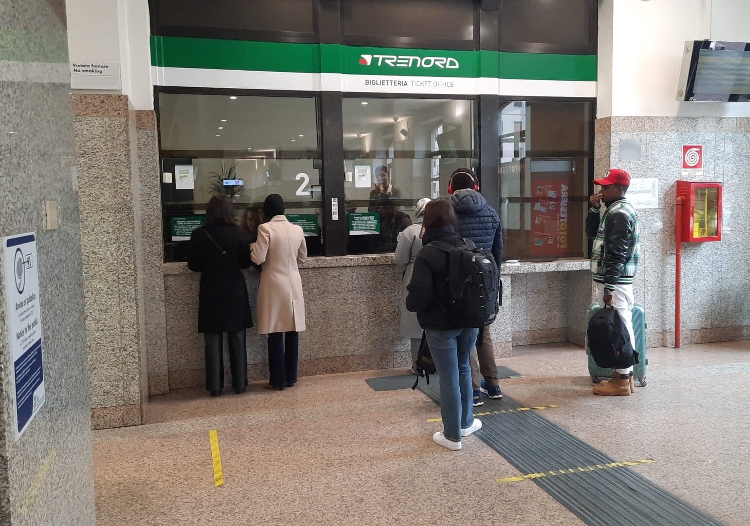 Trenord riapre la biglietteria di Pavia