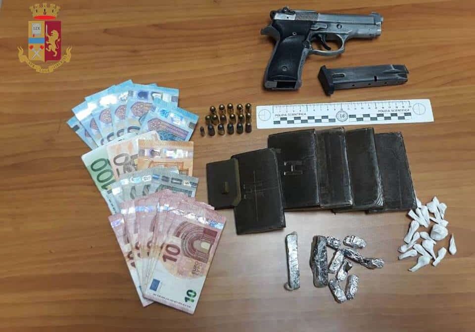 Vigevano: ai domiciliari con pistola e droga, arrestato