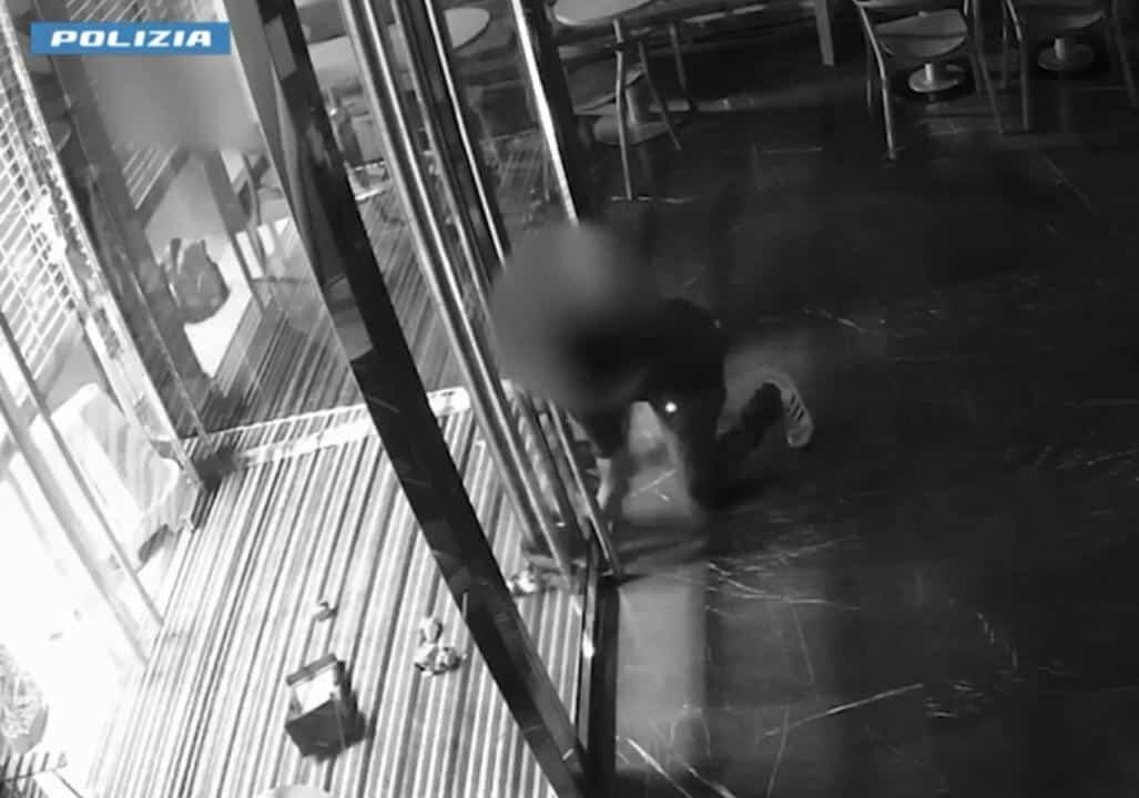 Milano, la Polizia sgomina la banda delle ‘spaccate’: 4 arresti