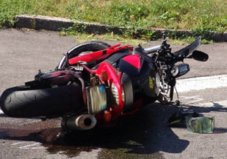 Grave incidente a Casteggio: centauro 17enne in codice rosso al San Matteo