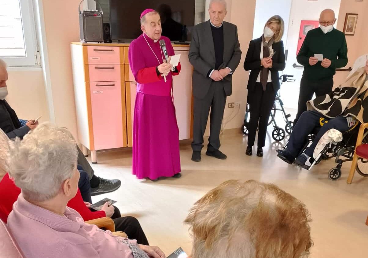 L’Arcivescovo Mario Delpini in visita alla Casa Famiglia di Busto Garolfo