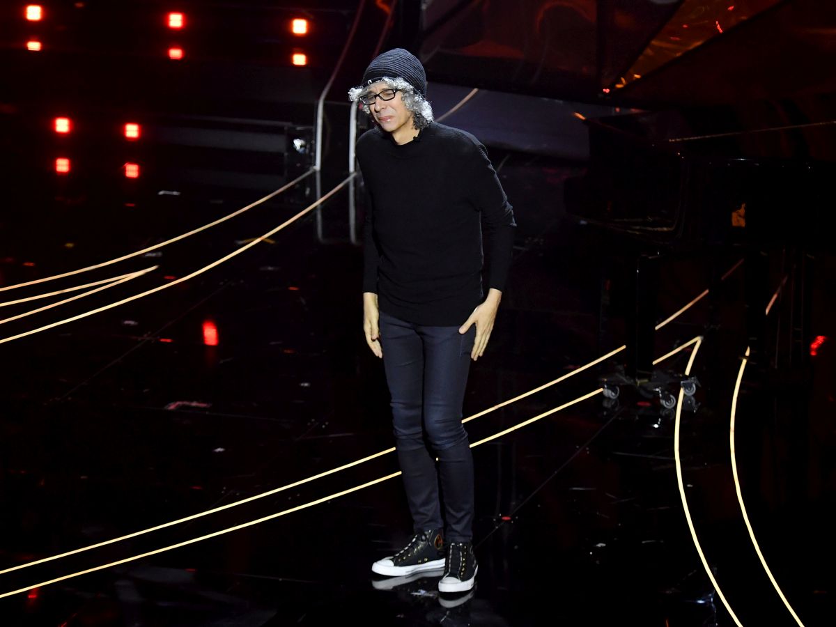 A Sanremo l’emozione di Giovanni Allevi. Si balla con John Travolta, Geolier in testa